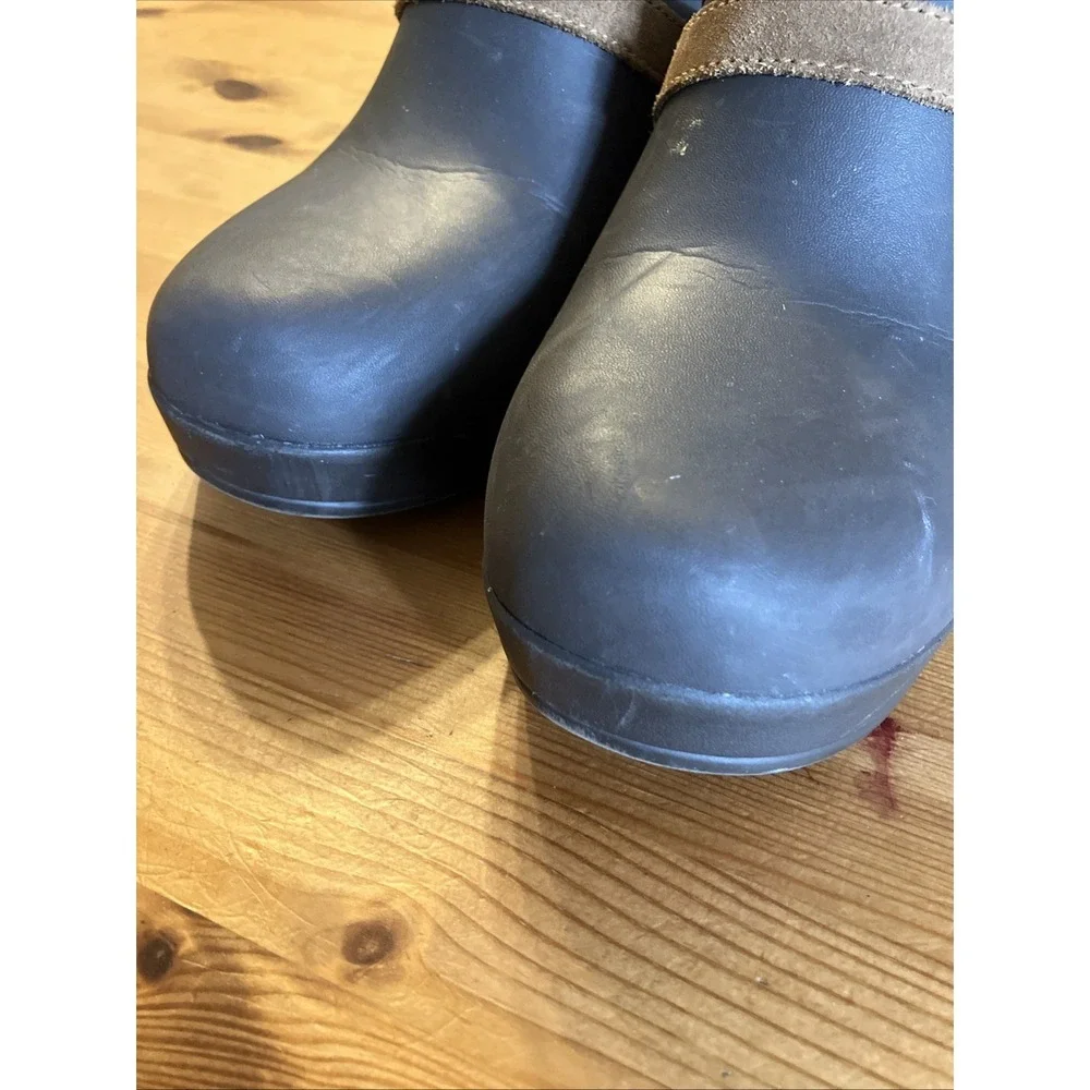CROCS product pair